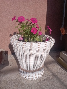 Кашпо из искусственного ротанга 