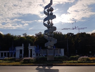 Интересные и необычные памятники в городах России