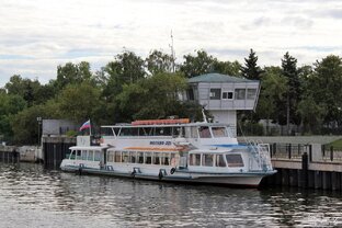 Прогулка на теплоходе с зажигательной дискотекой.
