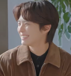 Пак Бо Гом открыл парикмахерскую!