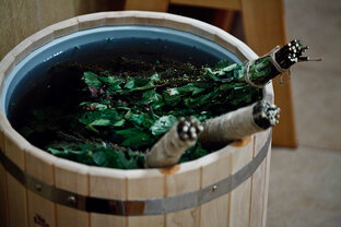 Правильное запаривание веников для бани