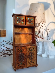 Миниатюра. Шкаф травницы