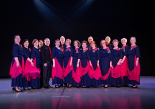 Танцует "Активное долголетие".