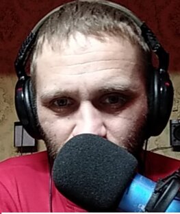 Пою , колбашусь, отрываюсь с музыкой.