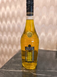 Банановый ликёр жёлтый