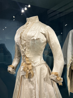 Старинные наряды 