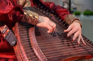 Живая игра на гуслях