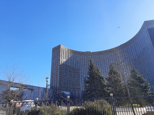 Целиком. Москва: Высотка и Три вокзала. Сокольники и г-ца Космос. ВДНХ и Хуамин 