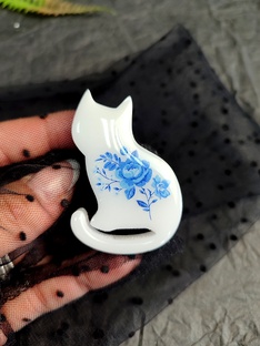 Броши,брелоки.