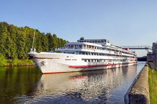 Теплоход Михаил Фрунзе