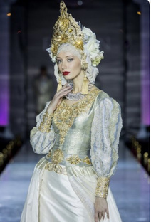 Вывел  русскую моду на мировую арену, доказав, что он