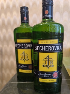 коктейли с Бехеровкой.