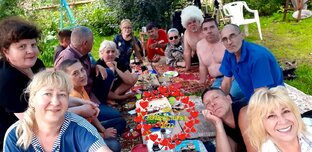 Друзья, мом друзья, Дорогие вы мом друзья! 