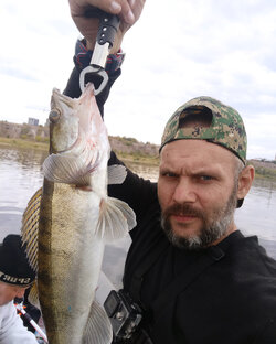 Папа и Сын на рыбалке.