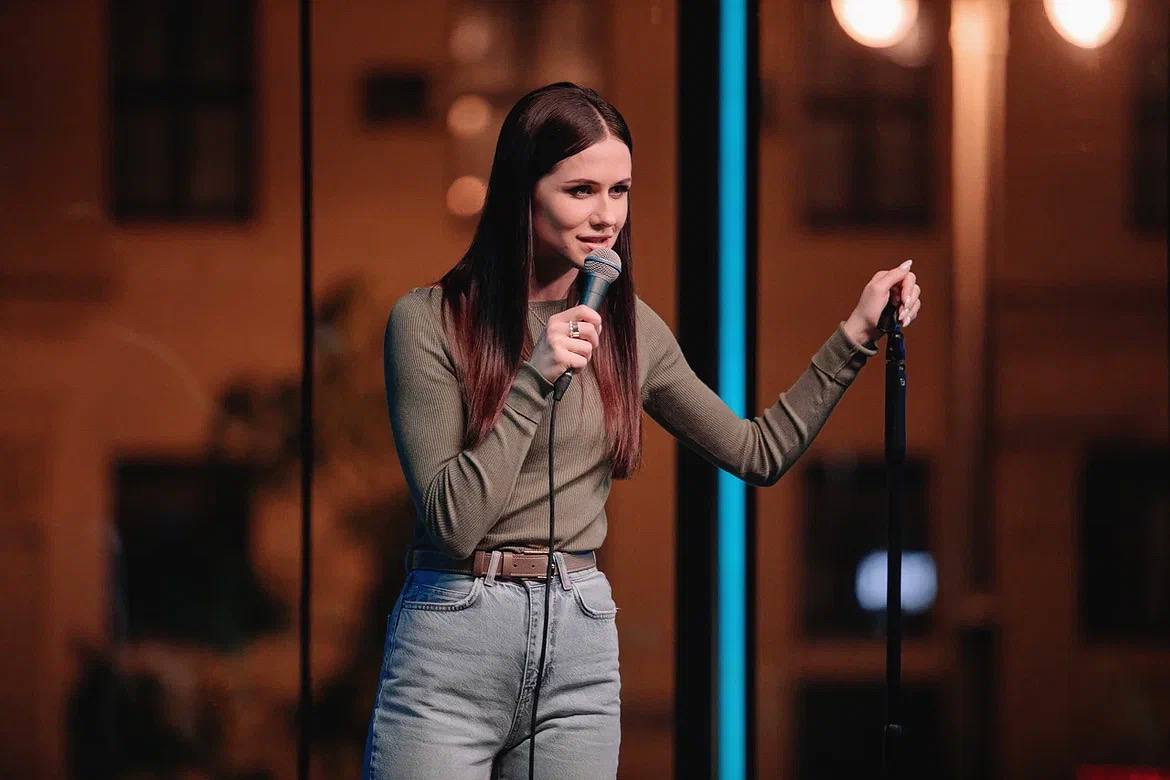 Малащенко женский стендап выступление. Малащенко женский стендап выступление. Малащенко женский стендап выступление. Оля малащенко стендап женский. Стендап женщины.