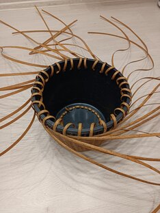 Процесс плетения пошел