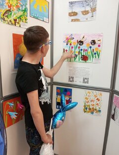 Выставка "Удивительный мир глазами особенных детей"