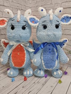 Дракончики и динозавры ручной работы.