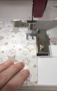 Приспособления для ровной строчки для швейных машин..
