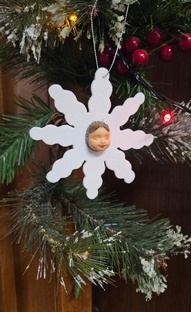 Снежинка с личиком