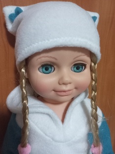 Все ещё играю в куклы 