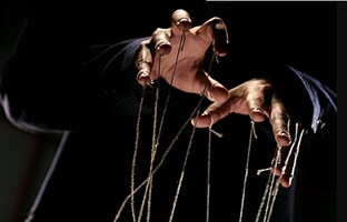 Как нами управляют манипуляторы 