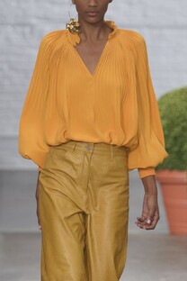 Блузки и рубашки