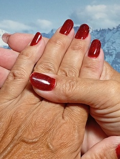 маникюр делаю себе.