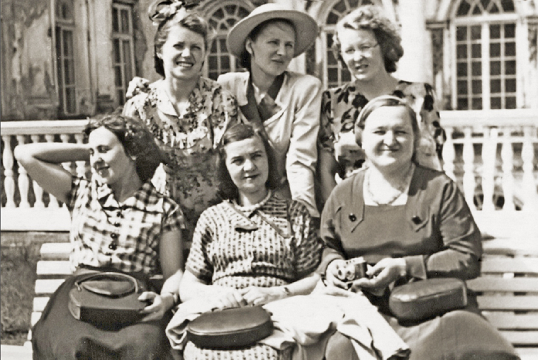 Доходные дома во второй половине 19 века. Русская философия 2 половины 19 века. Вторая треть 19 века какие года. Вторая половина 20 века это какие. Торговля во второй половине 19 века в россии.