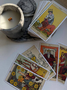 Расклады на картах Таро и рунах