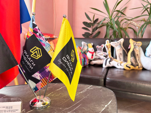 Флаги, гирлянды и растяжки