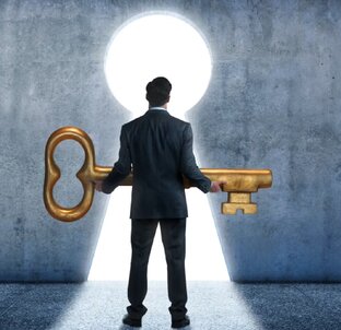 Карьера и финансы