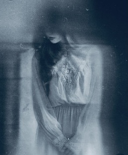 Читаю свои стихи 