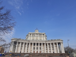 Целиком. Москва: У Чеховской, Эрмитаж, уголок Дурова, Екатерининский парк и КВН