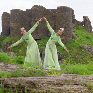 Tours in English - Armer Tour