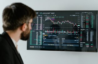 Введение в торговлю криптовалютой: Основы и стратегии