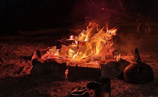 Пока угли тлеют: ночные разговоры у костра
