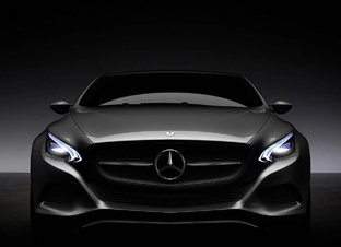 Здесь есть и Mercedes 