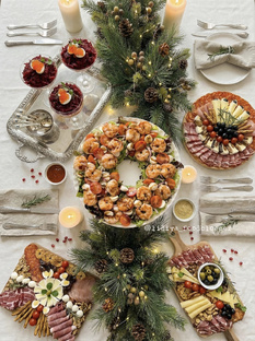 Праздничный  стол 