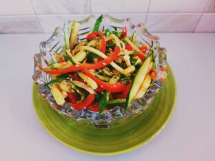 Незаменимая подборка салатов в будни и праздники.