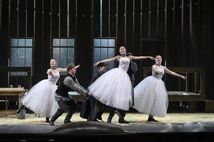 Театральная жизнь 