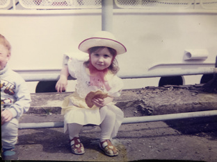 Это я смолой занималась