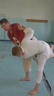 Отхват-к под разноименную ногу.Дзюдо