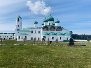 Монастыри