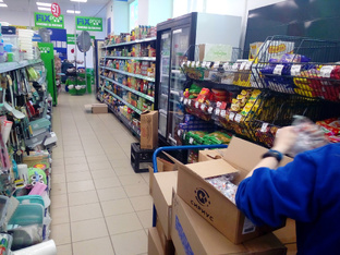 Гуляем по магазинам, покупаем разное.