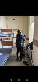 Вот товарища жена провожает на войну