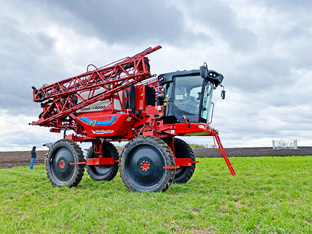 Самоходный опрыскиватель 