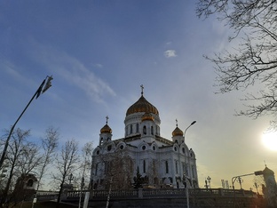 Москва: У Храма Христа Спасителя и Патриаршего моста