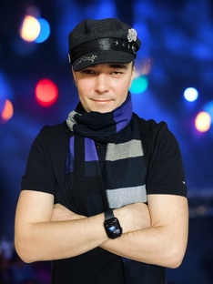 Играю на гитаре песни известных групп