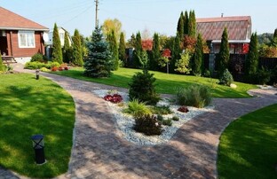 Декорирование клумб и цветников с использованием камня.   